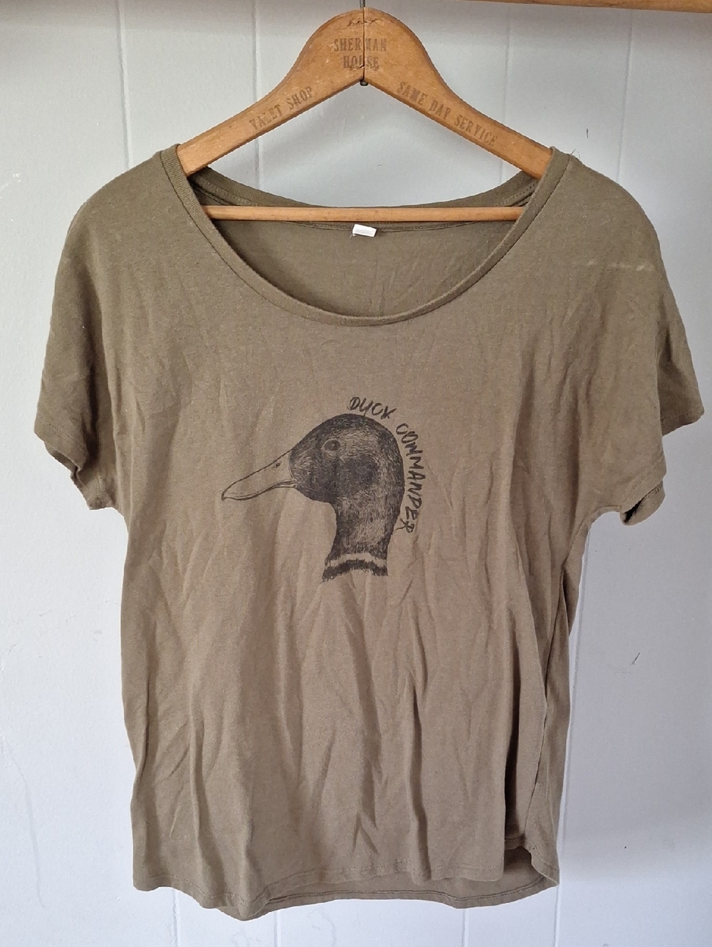 Duck Commander Graphic Tee in Olive
